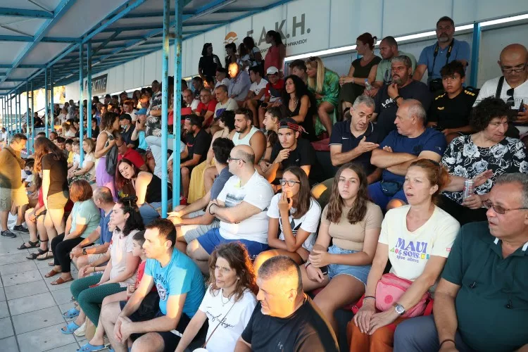 Κατάμεστο το κολυμβητήριο Ηρακλείου! (pics & vid)