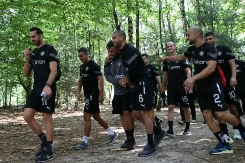 Απόλαυσαν τη βόλτα στο δάσος στο… δρόμο για το γήπεδο! (pics)