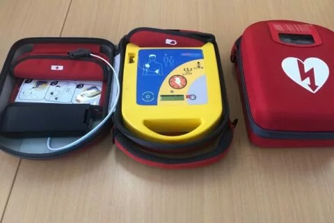 Επείγουσα ανακοίνωση ΕΠΣΗ για τους απινιδωτές στα γήπεδα