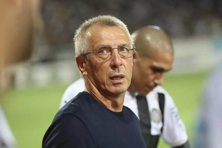 Ν. Νιόπλιας: «Θέλω να είμαστε δυνατοί σωματικά και πνευματικά» (vid)