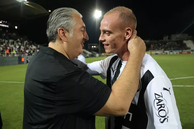 Μπούσης: «ΟΦΗ,ΟΦΗ,ΟΦΗ» (pic)