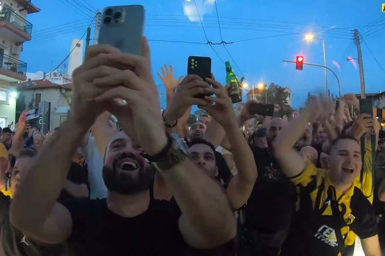 Το συγκινητικό VIDEO με την αποθέωση του κόσμου στον δρόμο για την OPAP Arena (vid)