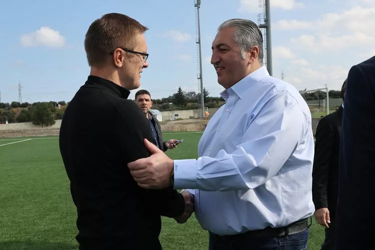 Μπούσης σε παίκτες: «Αν θέλετε να μου κάνετε μια χάρη, παίξτε τη Δευτέρα με χαρά – Να στηρίζουμε ο ένας τον άλλον»