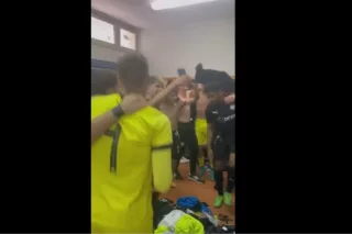 Το γιόρτασε με την ψυχή της η Κ19 του ΟΦΗ: «ΟΦΑΡΑ μου εσύ αγάπη μου τρελή» (vid)