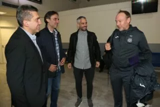 Έφτασε στο Ηράκλειο η Άντερλεχτ – Τους υποδέχτηκε η ΠΑΕ(pics)