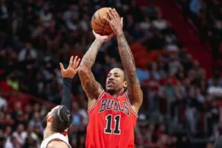 Με… πτήσεις και clutch ΝτεΡόζαν, Χαλιμπάρτον το Top 10 του ΝΒΑ (vid)