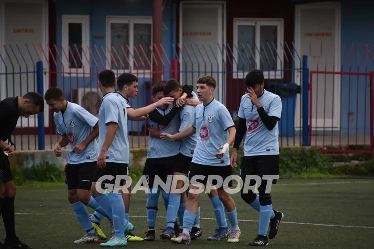 Β2 ΕΠΣΗ: Η κορυφή ανήκει σε δύο…
