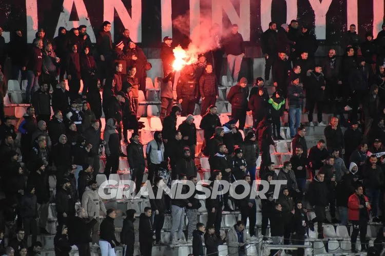 Super League: Κλήθηκαν σε απολογία Ολυμπιακός, ΑΕΚ και ΠΑΟΚ