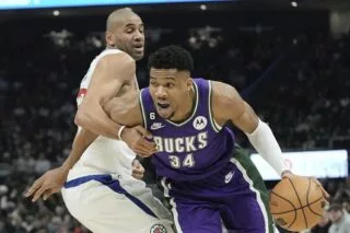 Μπακς – Κλίπερς 106-105: Μυθικός Γιάννης Αντετοκούνμπο με 54 πόντους λύγισε το Λ.Α με ανατροπή από το -21