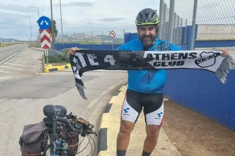 Ο ποδηλάτης οπαδός του ΟΦΗ Μαν. Δαργάκης: «Πολύ όμορφο να κάνεις αυτή την προσπάθεια για την αγαπημένη σου ομάδα»