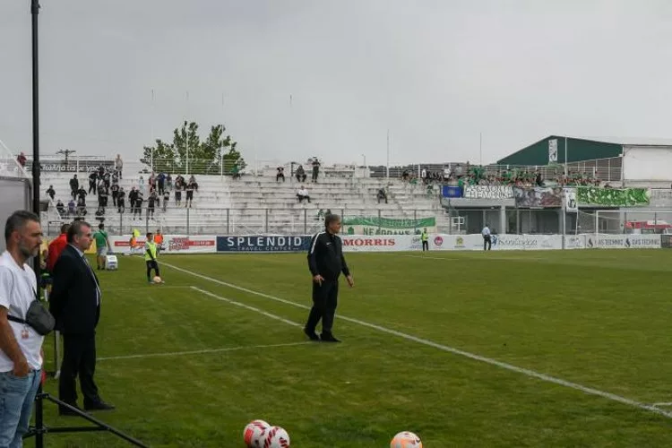 Σπάνια εικόνα από τη Super League 2: Στην ίδια εξέδρα φίλαθλοι του Μακεδονικού και του Απόλλωνα!