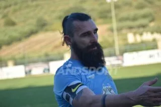 Ο Γιάννης Σούρσος πανηγυρίζει με τον μικρό του γιό (pic)