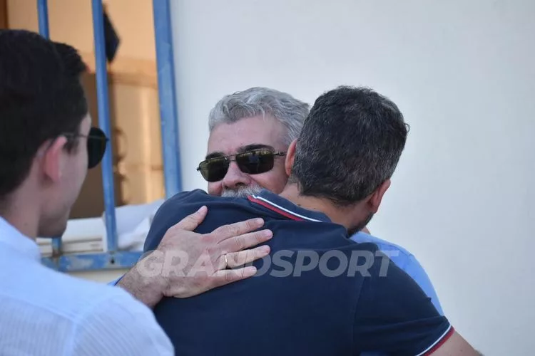 Ο θερμός εναγκαλισμός Στέλιου Λαδουκάκη και Γιώργου Λέλεκα (pics)
