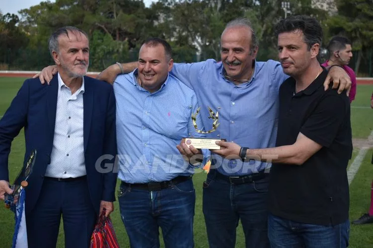 Βραβεύσεις πριν τον μεγάλο τελικό των Μικτών (pics+vid)