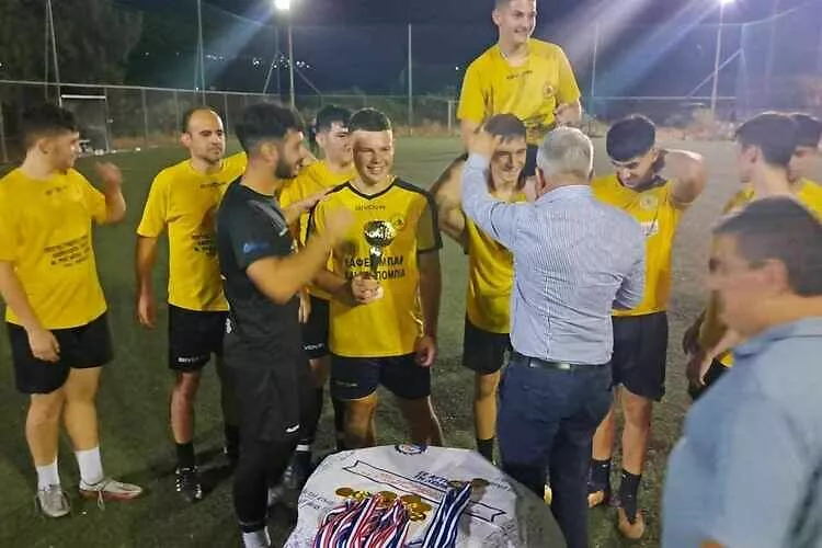 Τα συγχαρητήρια του Κόρακα