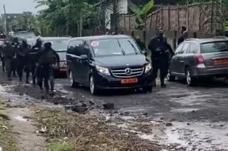 Με άρματα μάχης στο Καμερούν ο Εμπαμπέ! (vid)