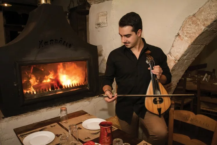 Έρχεται το μεγάλο γλέντι στο Τυμπάκι με Στ. Βαμβακά (vid)