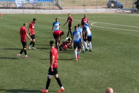 Βίντεο σοκ: Διαιτητής έσωσε τη ζωή ποδοσφαιριστή στην αναμέτρηση Ελλοπιακός – Ατρόμητος Πειραιά (vid)