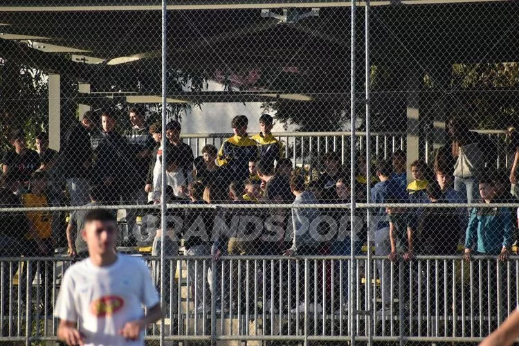 Μικτή Κ16 Ρέθυμνο-Ηράκλειο: Διακοπή στο παιχνίδι – Ζήτησε εκκένωση του γηπέδου ο διαιτητής!