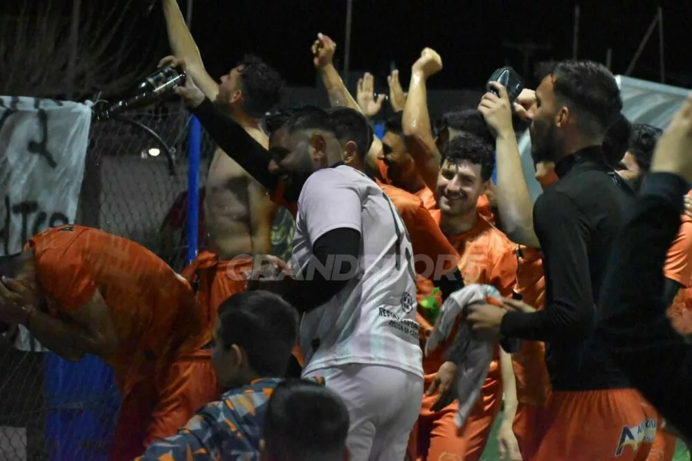 Το party ξεκίνησε στη Χαραυγή: Έκαναν τη νύχτα μέρα μετά τη νίκη στο ντέρμπι! (pics&vids)