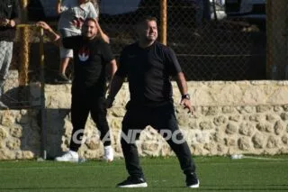Νικητής στην μάχη της… εξέδρας ο Κοντάκης! (vid)