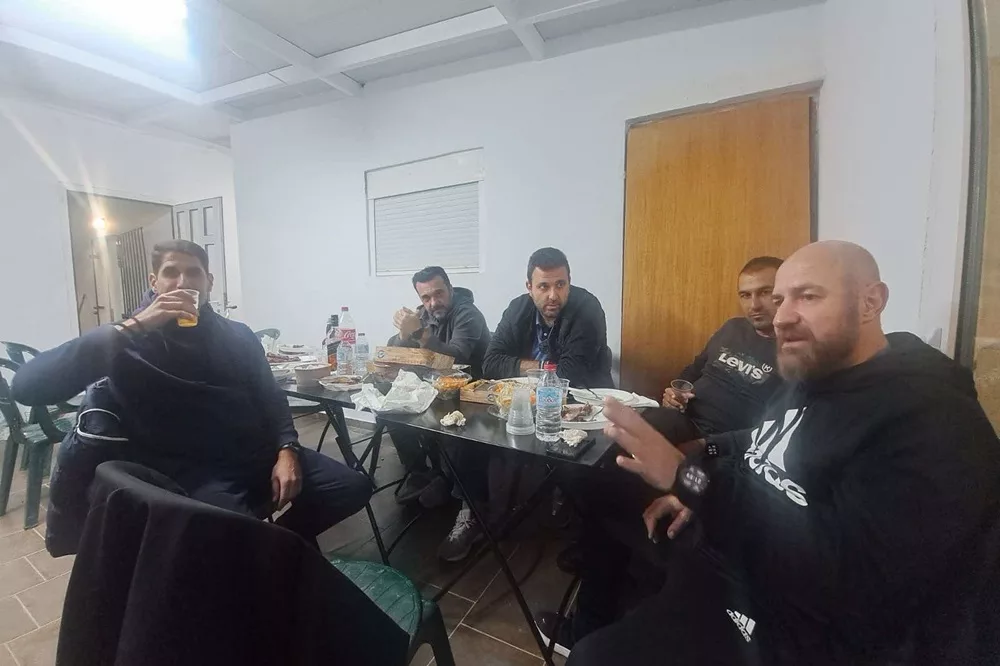 Τραπέζι στην Αγία Βαρβάρα από τους… παλαίμαχους