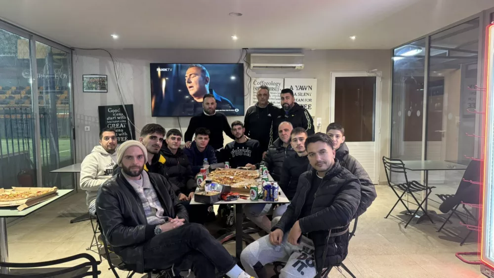 Τραπέζι σε γιορτινό κλίμα στον Αλμυρό