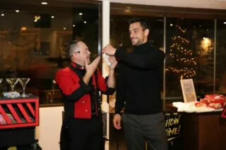 Γιορτινό δείπνο στον ΟΦΗ, με… Άγιο Βασίλη και ταχυδακτυλουργικά (pic)
