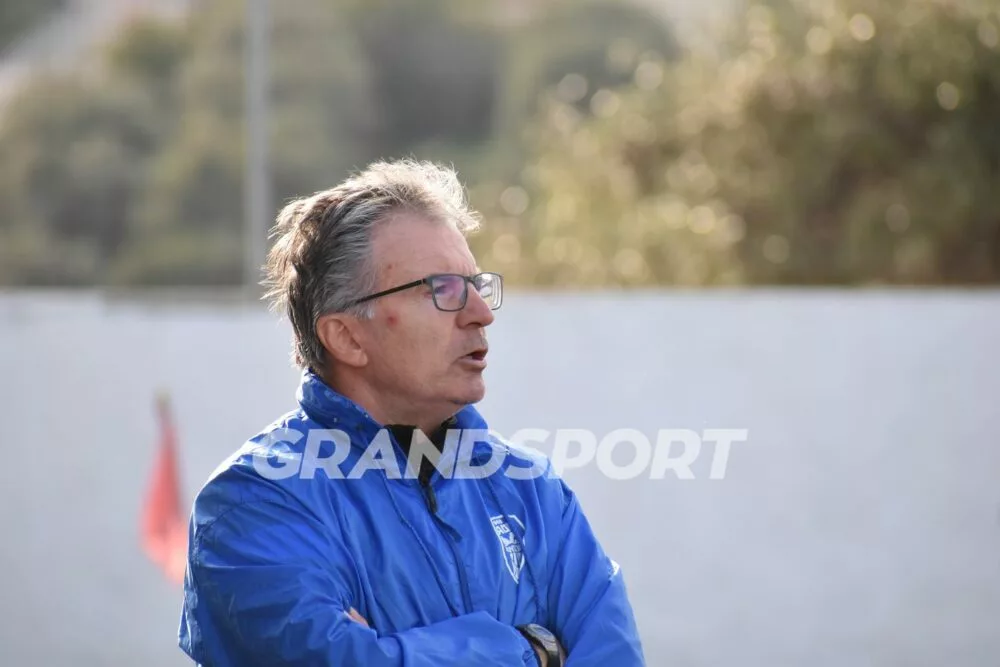 Β. Πλεσίτης: «Υπάρχει ένας ανεξήγητος λόγος που δεχόμαστε γκολ χωρίς να απειληθούμε» (vid)