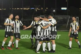 Με το βλέμμα στον Κόροιβο