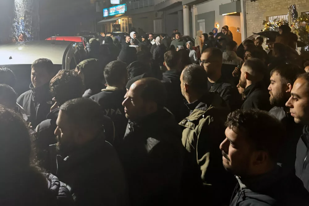 Χαμός έξω από το Γεντί Κουλέ – Στη τελική ευθεία η… απόβαση για Τρίπολη (vid)