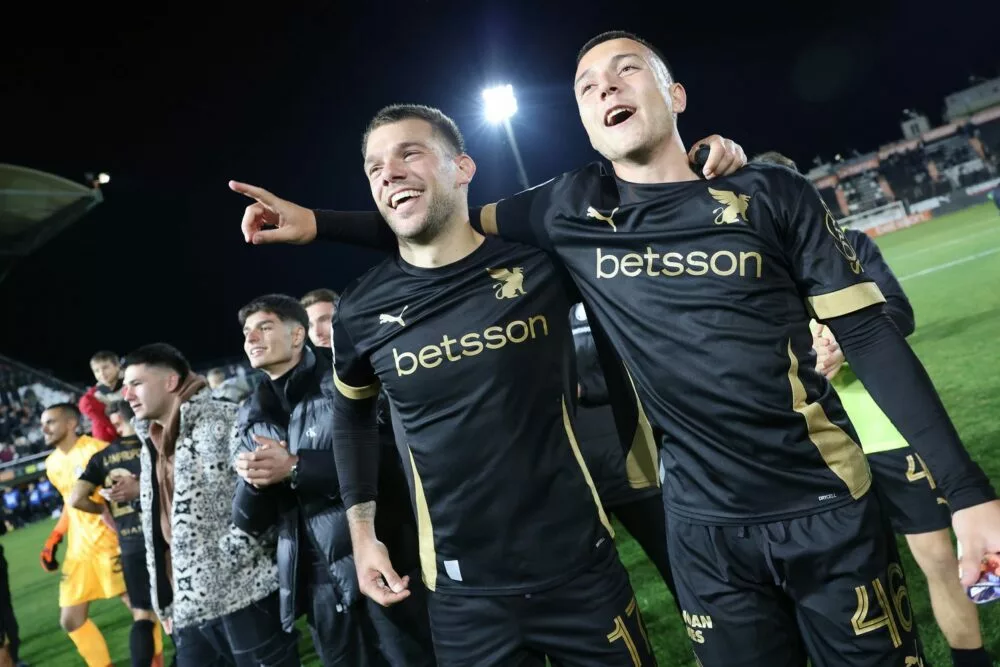 Αποθέωση για τον ΟΦΗ μετά την νίκη 3-0 επί της Λαμίας! (vid)