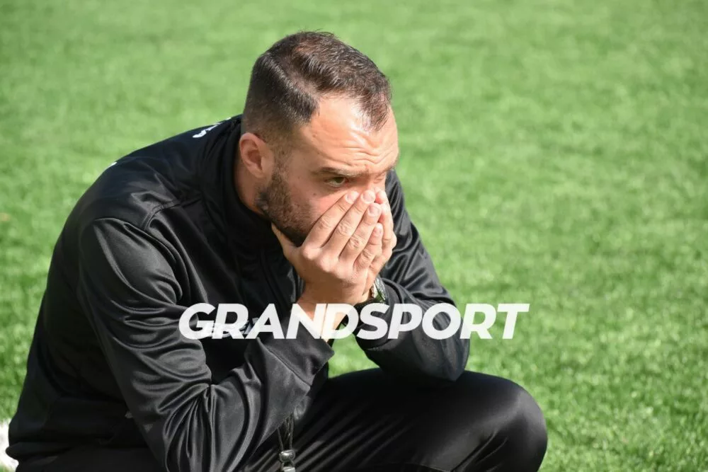 Ο Ρωμανός “γλυκοκοιτάζει” τον Κώστα Γιαννακίδη, το… δίλημμα του νεαρού τεχνικού