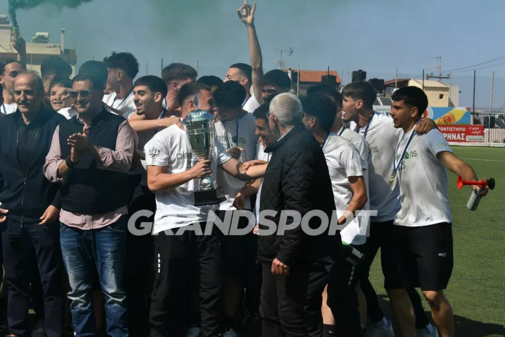 Εικόνες από την απονομή του τροπαίου της Β1 ΕΠΣΗ στον ΠΟΑ Β’