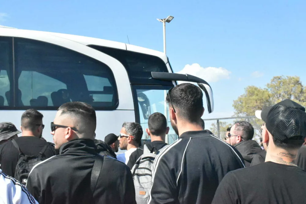Αναχώρησαν τα πούλμαν του ΟΦΗ από το Λαύριο