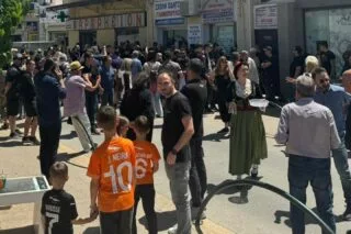 «Ασπρόμαυρη» η πλατεία Αμαρουσίου για τον ΟΦΗ