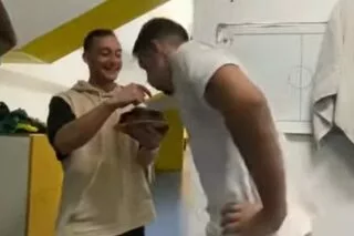 Τούρτα έκπληξη στον Α.Μιράσι στα αποδυτήρια του Εργοτέλη (vid)