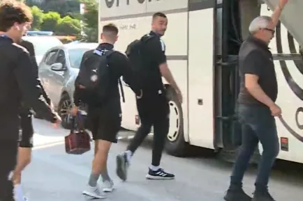 Αναχώρησε η αποστολή του ΟΦΗ για το ΟΑΚΑ (vid)