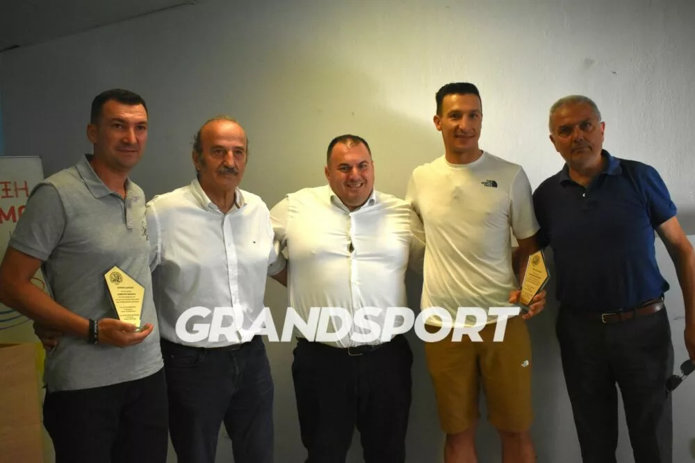 Τιμητική βράβευση για τον Βασίλη Σαββούδη και τον Δημήτρη Μανιώτη από την ΕΠΣΗ