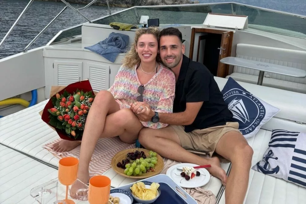 Ρομαντική πρόταση γάμου για τον Αλέξανδρο Βισκαδούρο στο Ποζιτάνο της Ιταλίας