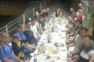 Oικογενειακό τραπέζι στον Κόρακα