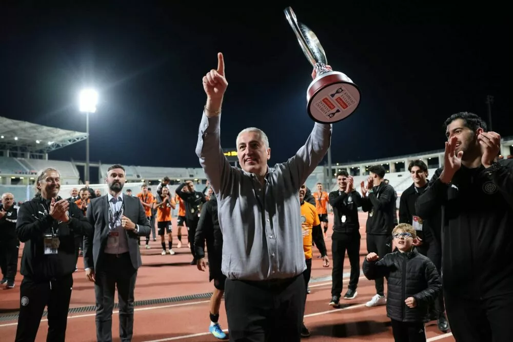 Μπούσης: «Θέλω να μείνουν Αθανασίου, Νους και Σαλσέδο ενόψει Ευρώπης»