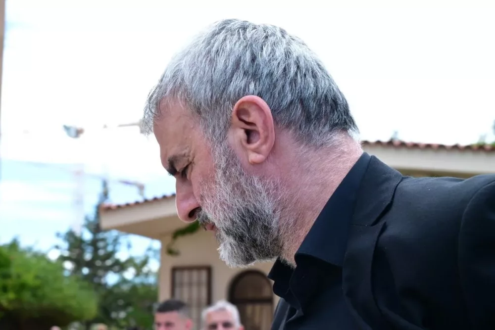 Σε κλίμα οδύνης το τελευταίο αντίο στην Γωγώ Μαστροκώστα: Συντετριμμένος ο Τρ. Δέλλας