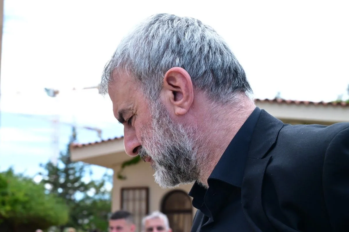 Σε κλίμα οδύνης το τελευταίο αντίο στην Γωγώ Μαστροκώστα: Συντετριμμένος ο Τρ. Δέλλας