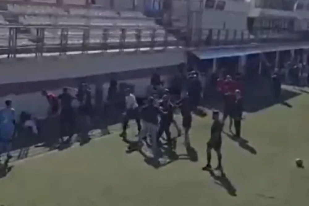 Επεισόδια σε φιλανθρωπικό αγώνα Προοδευτικής και Κ19 Ολυμπιακού